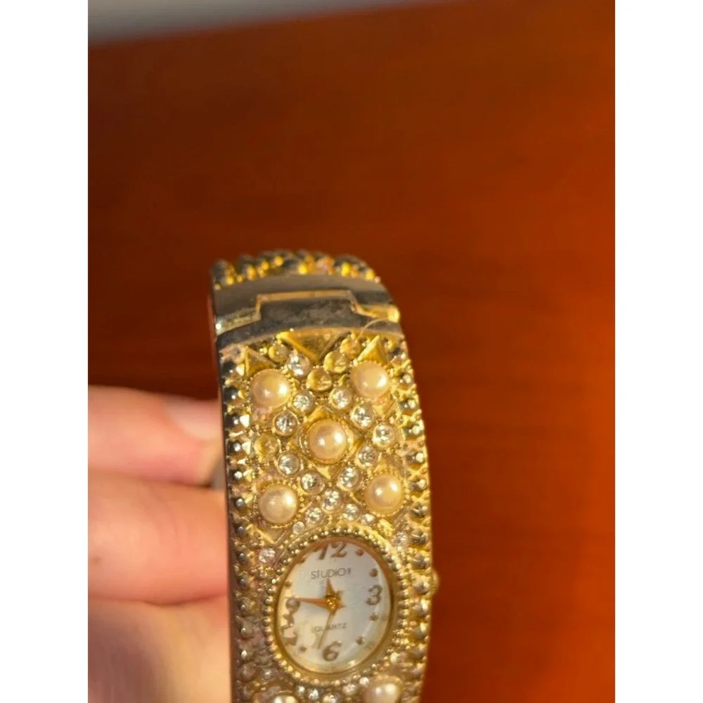 Studio 7 Womens Gold Tone Rhinestone Faux Pearl Bangle Cuff Watch Z0802 Repair